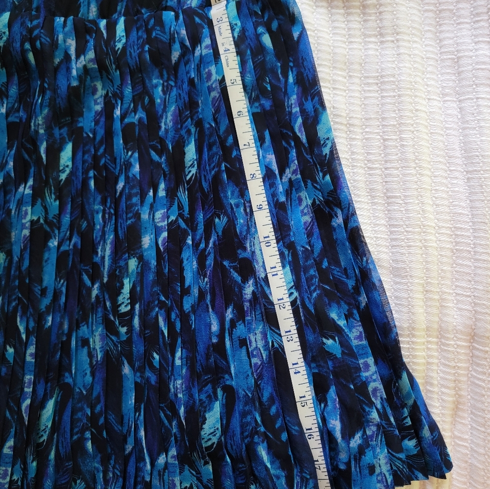 New York & Company Medium mini skirt, navy, blue, and aqua. NWOT Medium - Picture 2 of 5